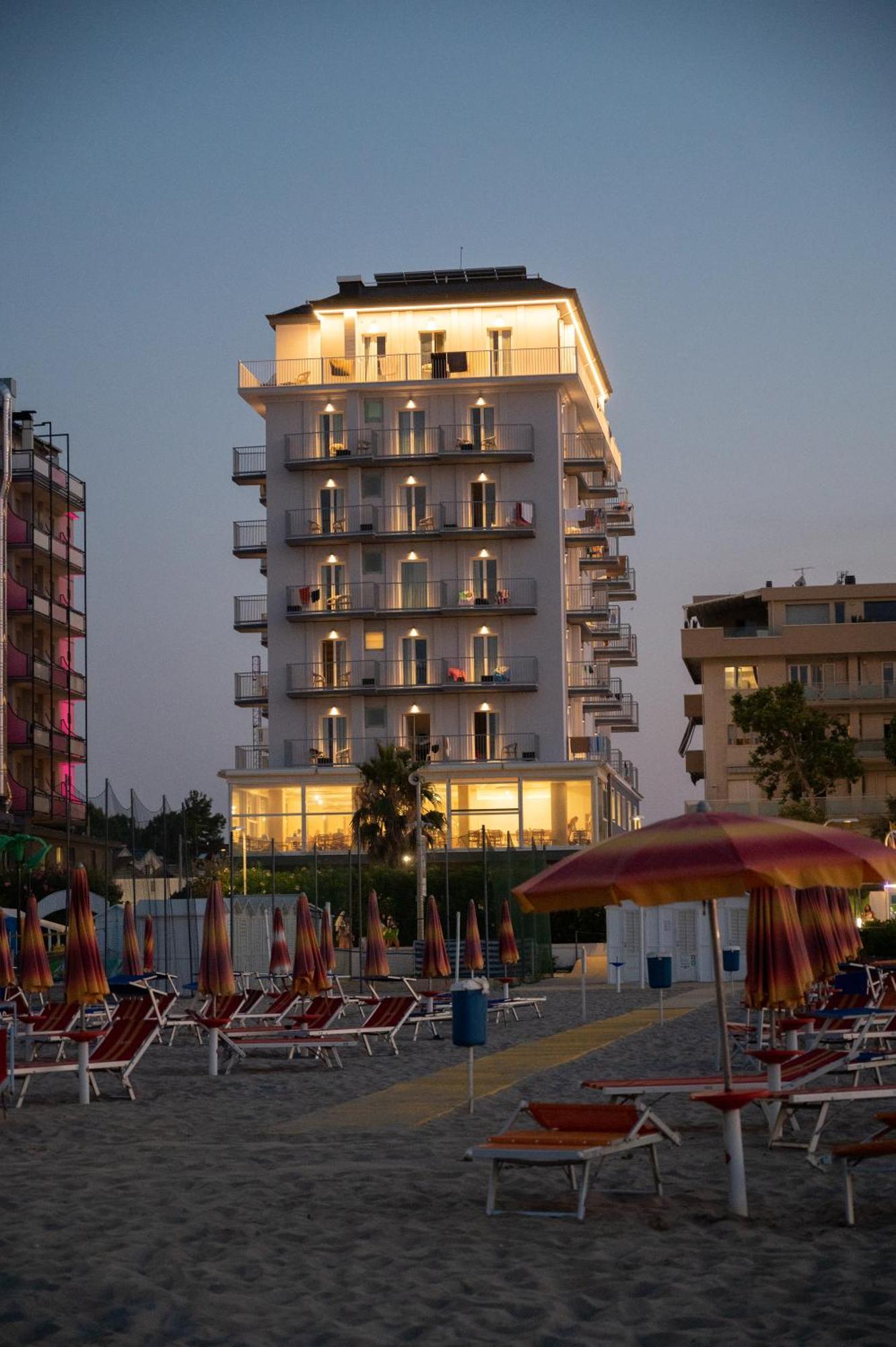 Hotel Fedora Riccione Luaran gambar