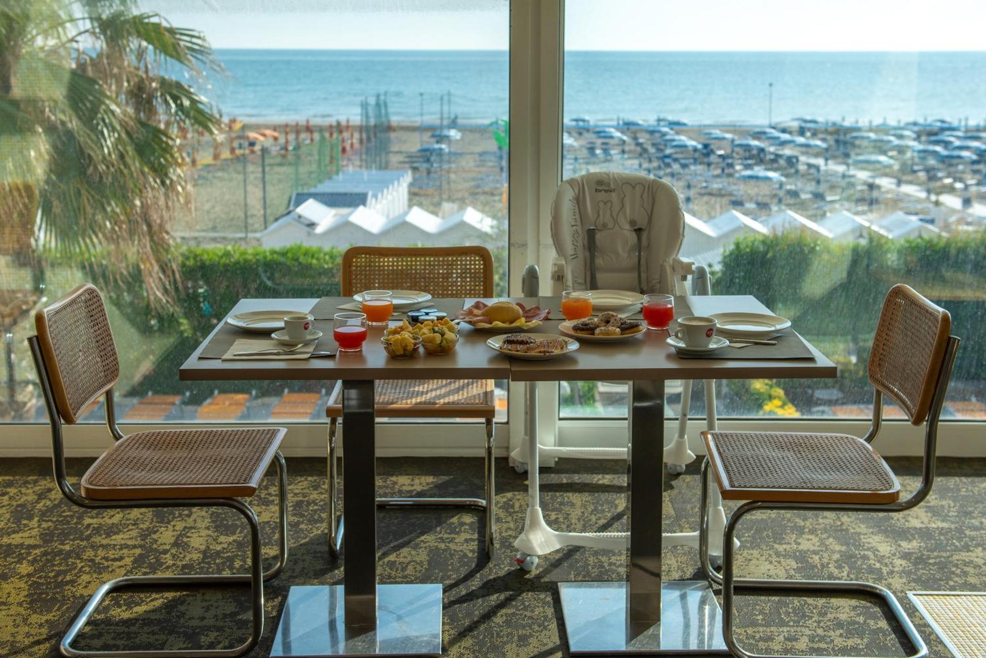 Hotel Fedora Riccione Luaran gambar