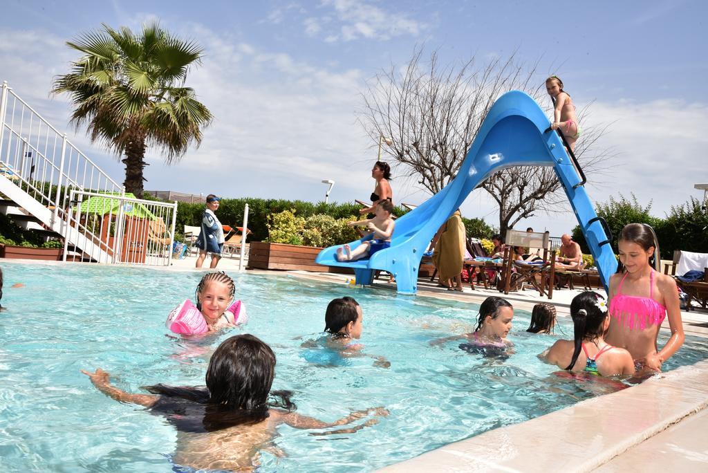 Hotel Fedora Riccione Luaran gambar